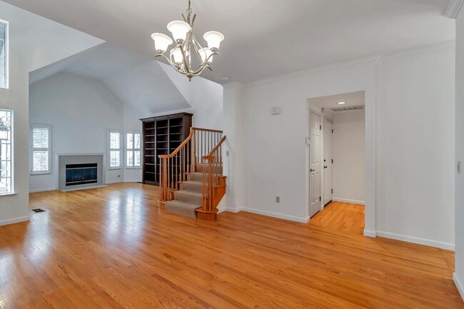 Photo - 302 Tadley Ct