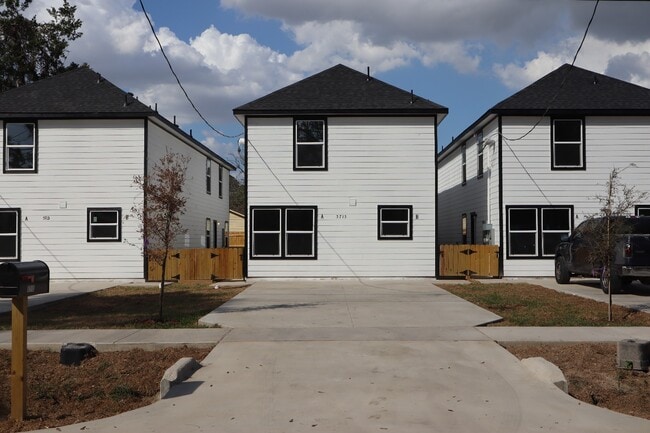 Photo - 8009 Caddo Rd