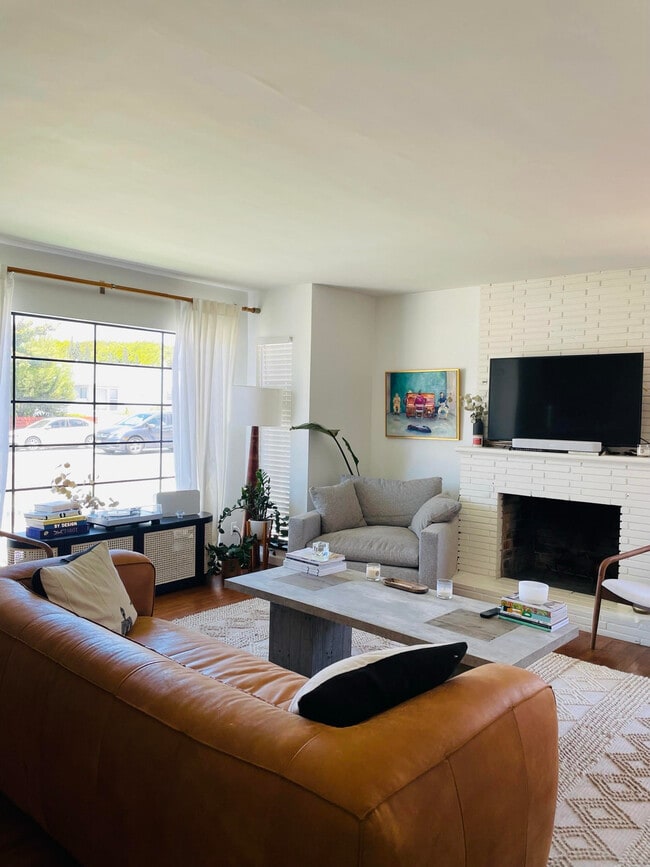 Building Photo - 2310 Ocean Park Blvd Rental