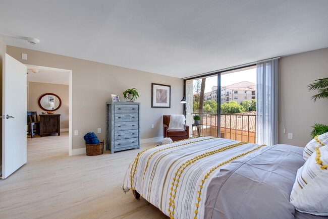 The Meridian at Laguna Hills - 55+ Active Adult Apartments