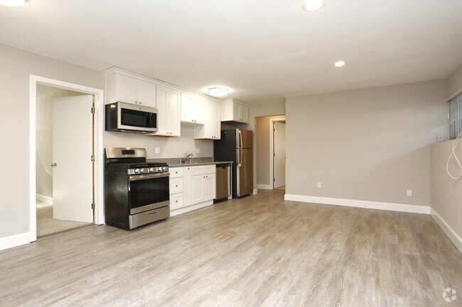 3HAB, 2BA-946 ft²