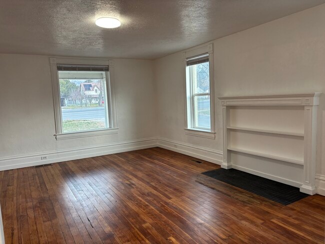 Photo - 245 N Main St