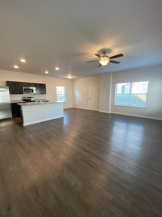 Photo - *Pre-leasing* Spacious Three Bedroom | Two and a Half Bath Home in Spring Hill