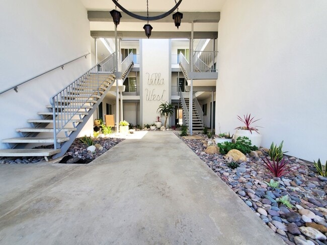 Villa West Apartments
