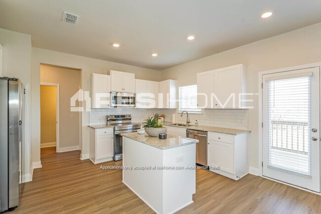 Photo - 900 Juniper Ln