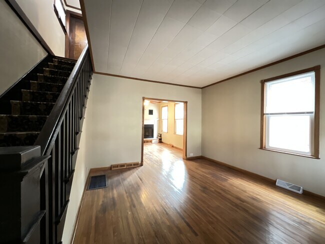 Photo - 2268 White St