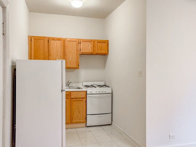 Photo - 1055 W George St Unit 211