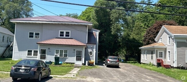 Building Photo - 170 Oswego St Rental