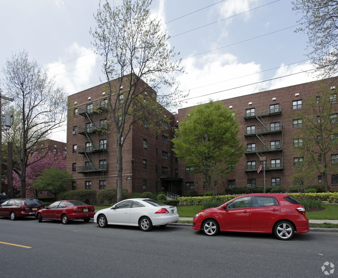 Photo - College Towers