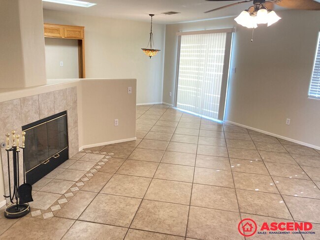 Photo - Comfortable 2BD/2BA Home in Bakersfield's Desirable 93312 — Fully Equipped!