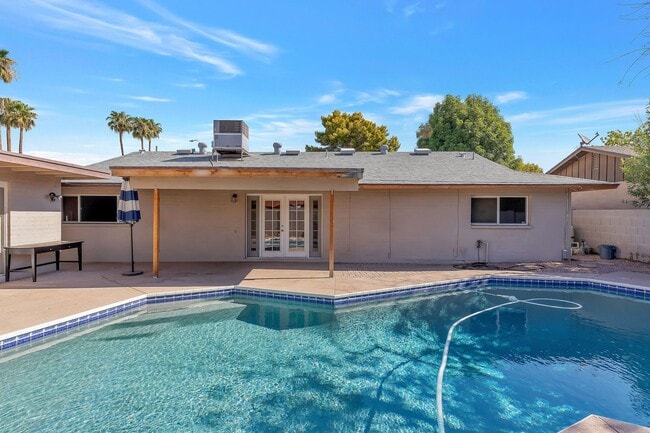 Photo - 5-Bedroom Tempe Home with Private Pool, Guest House & Garage Near ASU