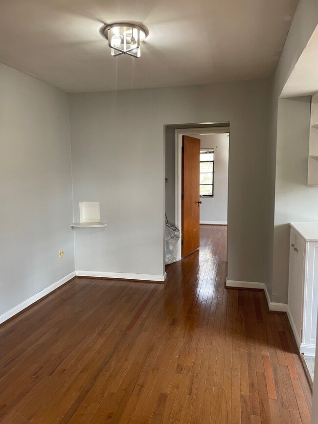 Dining area or home office - 814 Ellison Ave Unit 4