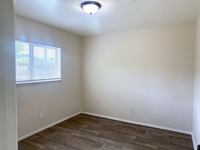 Photo - 940 Chelwood Park Blvd NE Unit 1