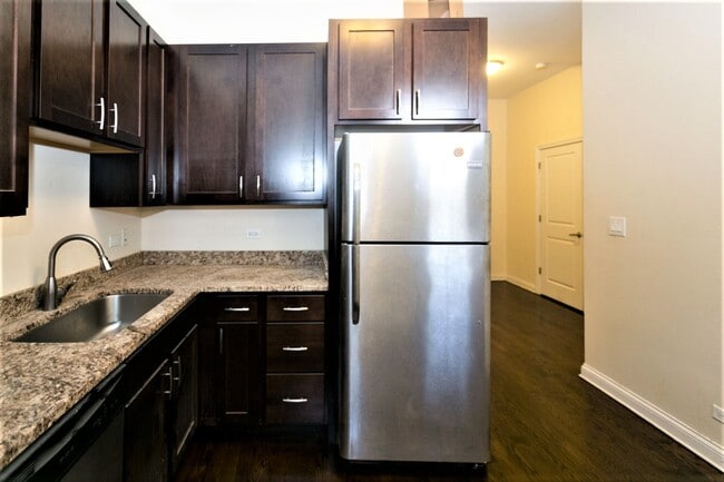 Photo - 1758 W Montrose Unit 2