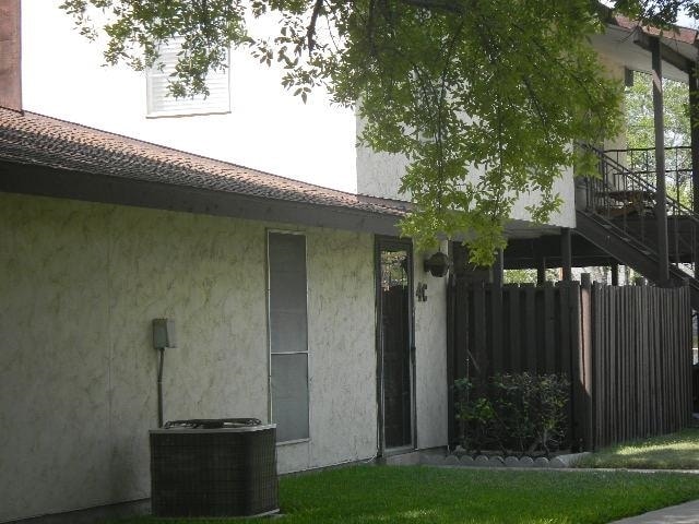 Photo - 100 Royal Way Dr