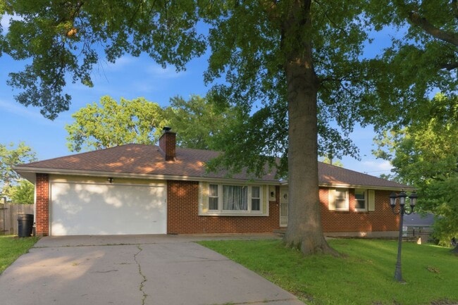 Building Photo - 2209 N 82nd Terrace