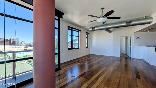 Building Photo - 310 S 4th St Unit 605