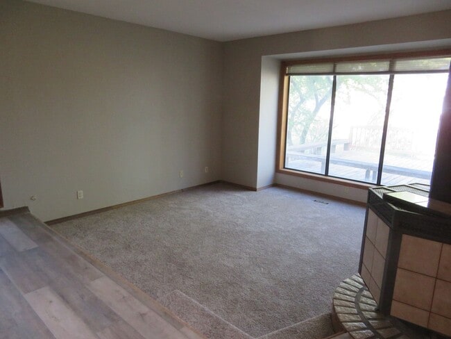 Photo - Huge Tri-Level Duplex