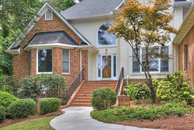 126 Dewberry Ln