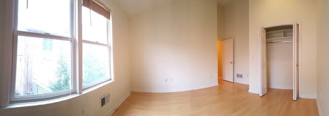 Photo - Spacious 3 bedroom 2.5 bath in Squirrel Hill!