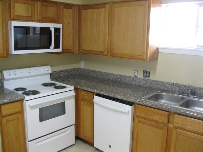 Building Photo - 3010 Oakdale St Unit 4 Rental