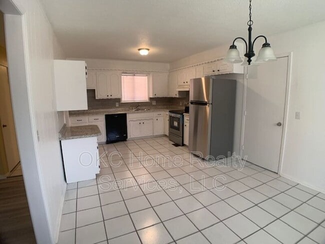 Photo - 2808 N Ditmer Rd