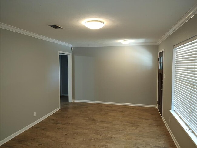3304 Woodbriar Ln