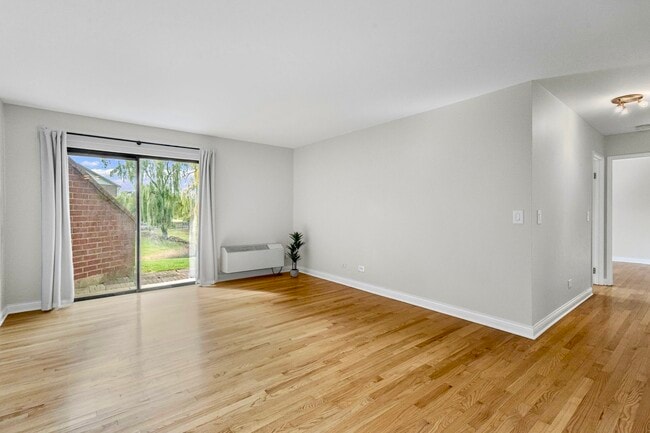 Photo - 920 N Lakeside Dr