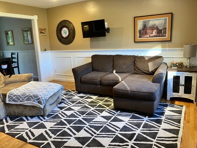 Photo - 25 Greenfield Manor Rd