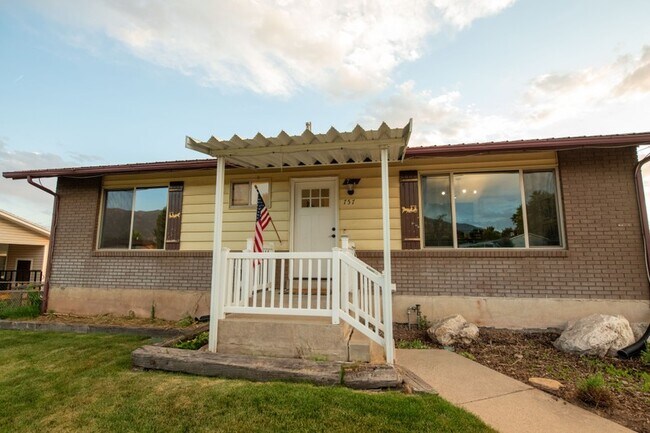 Photo - 757 N Hills Dr