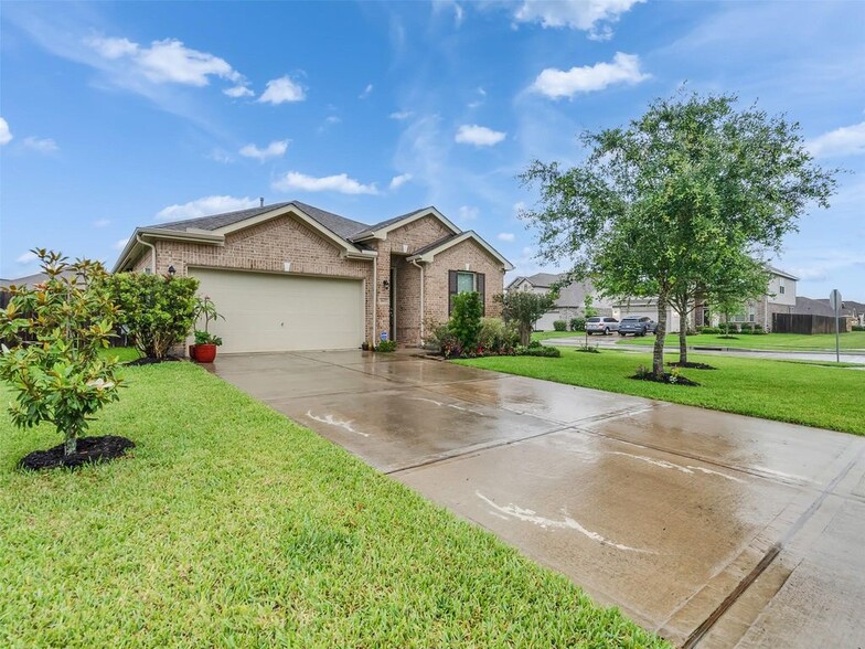 1807 Oakdale Mist Dr