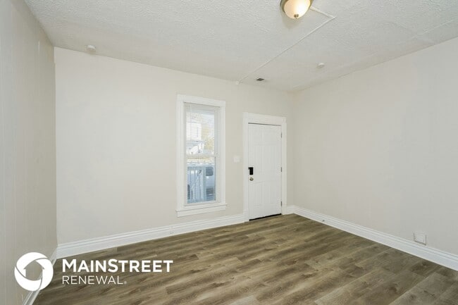 Photo - 664 S 27th St