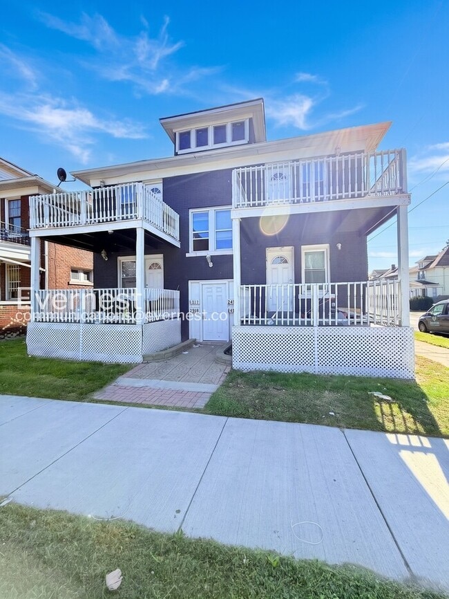 Building Photo - 2488 Woodmere St