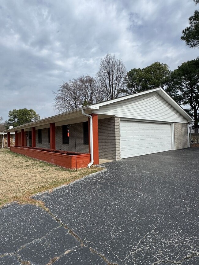 Photo - Incredible 4 Bed / 2 Bath updated Home, Available Now!