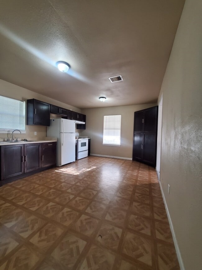 Photo - 512 Avenue A