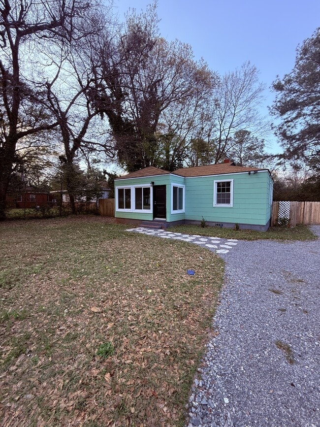 Building Photo - 215 Peachtree Cir