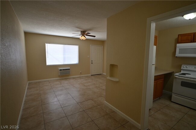 Building Photo - 320 N 16th St Unit 2
