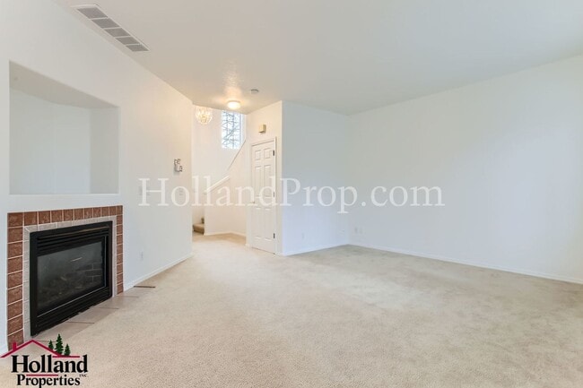 Photo - BEST PRICE APPLY NOW!! 3 Bedroom townhouse in quiet area of Beaverton