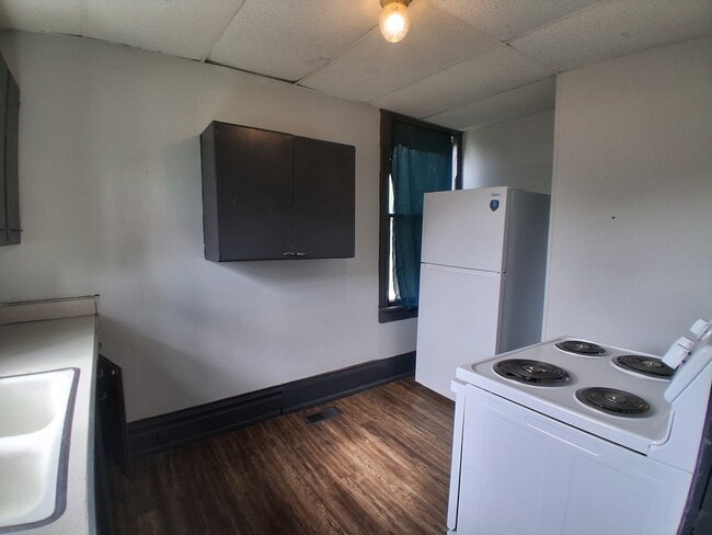 Photo - 604 S Main St