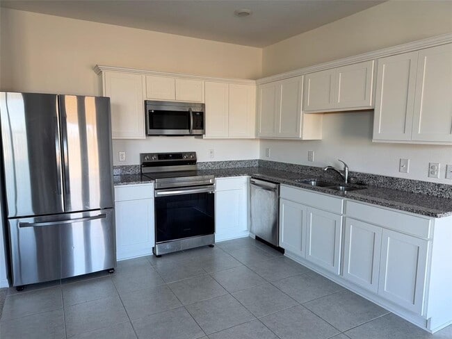 Photo - 253 Mandovi St