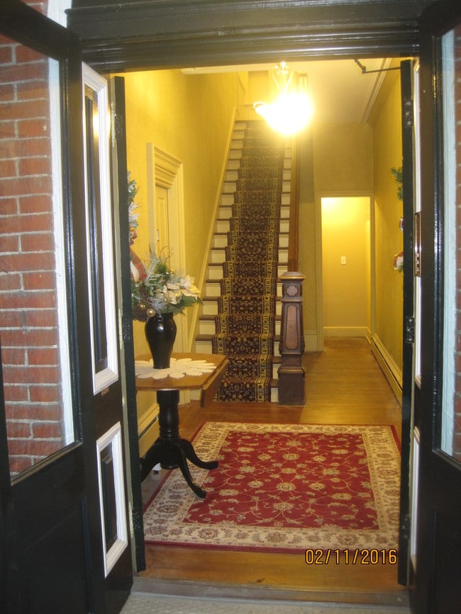 Building Photo - 116 Washington St Unit 3