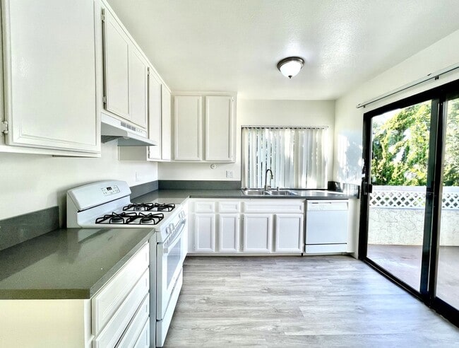 Photo - Spacious Updated Single Level Upstairs Unit! Unit D