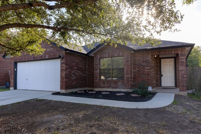 Photo - 9647 Barbwire