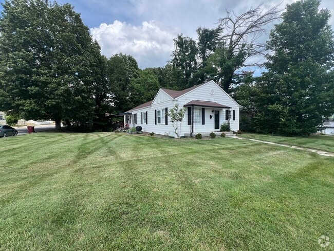 Building Photo - Fully furnished 1 bed and 1 bath duplex al... Rental