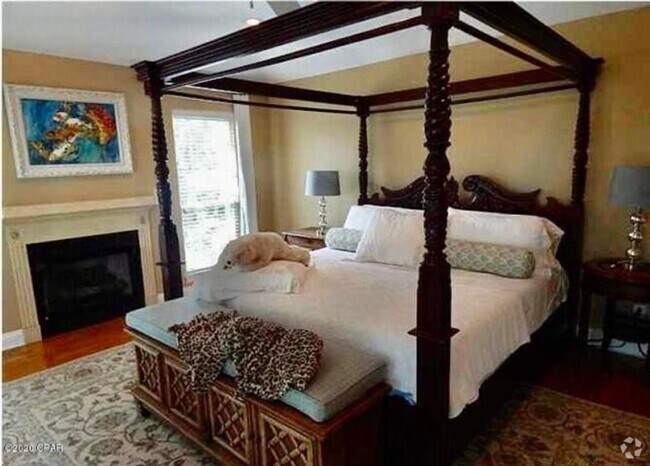 Building Photo - This beautiful home is WATERFRONT located ...