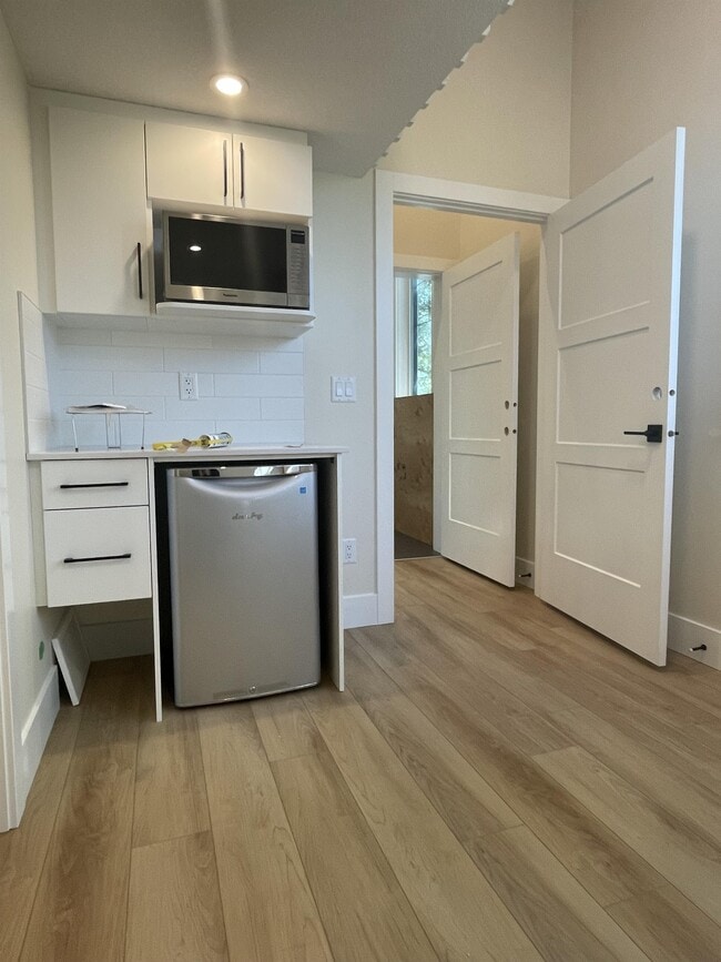 Building Photo - 8719-8110 110 St NW Unit 3A