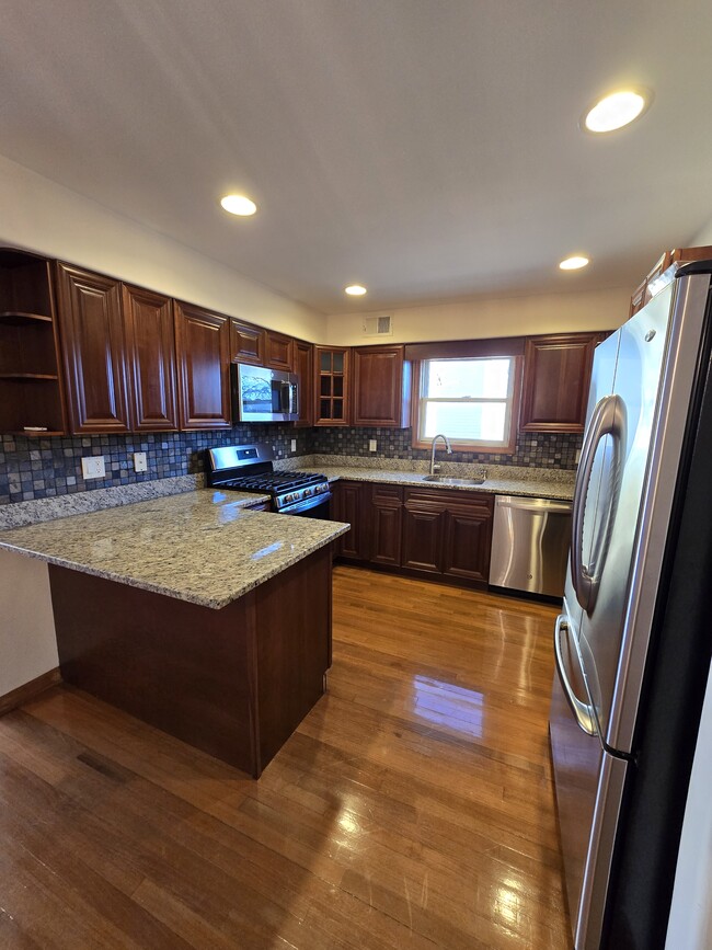 Building Photo - 35 Hawkins St Unit 1