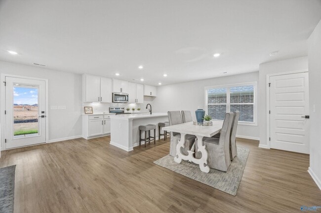 Photo - 27919 Chalmers Cir