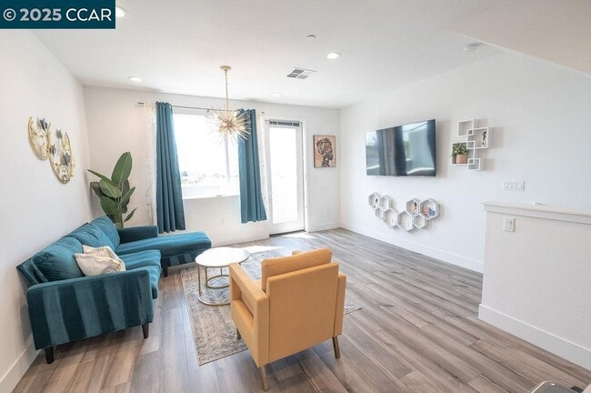 Building Photo - 9877 MacArthur Blvd Rental