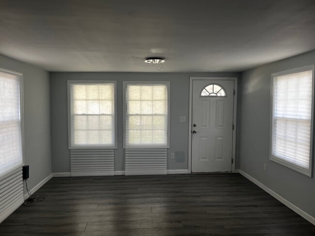 Building Photo - 431 W Raleigh Blvd Rental